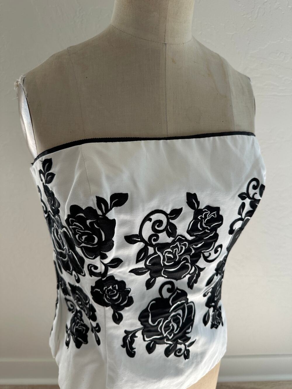 White House Black Market Corset Bustier Top 14 NEW $98 Black White Roses Y2K